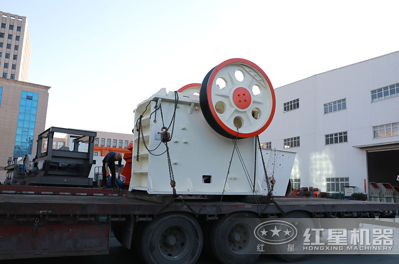 紅星912鄂破機裝車發貨現場
