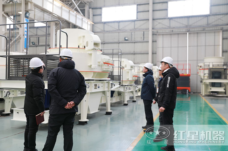 客戶來廠考察煤矸石破碎制砂設備 客戶來廠考察煤矸石破碎制砂設備