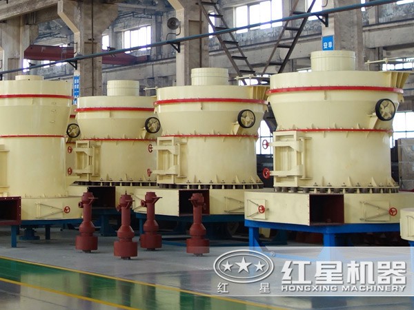 排列整齊的雷蒙粉磨機