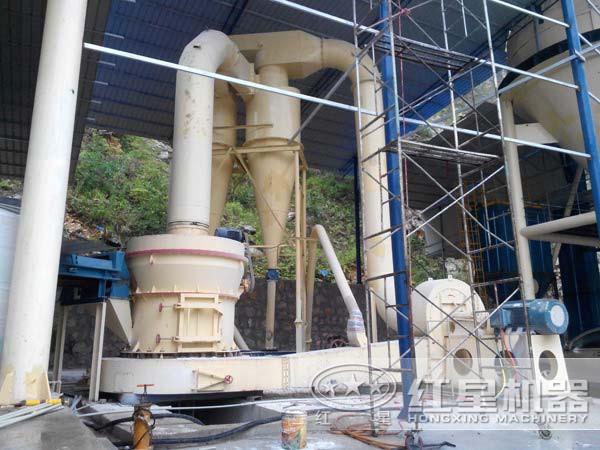 3216型雷蒙磨現場作業圖 3216型雷蒙磨現場作業圖