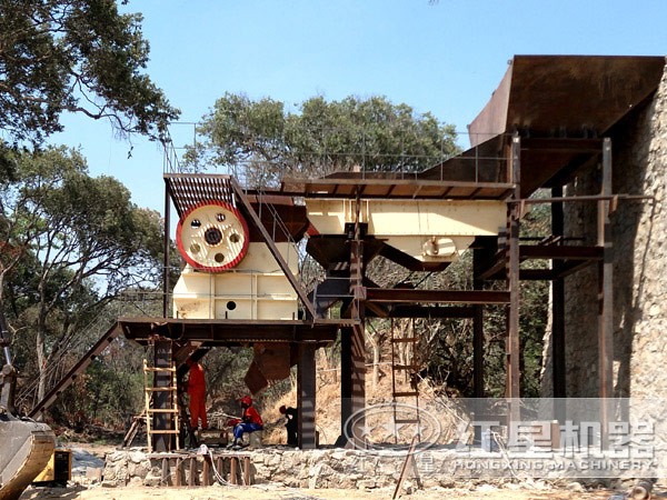 PE-1000×1200破碎機現(xiàn)場圖