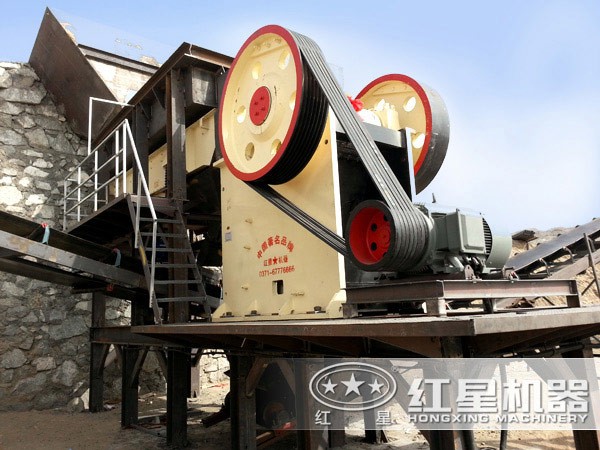 顎式石頭破碎機現場作業圖 顎式石頭破碎機現場作業圖