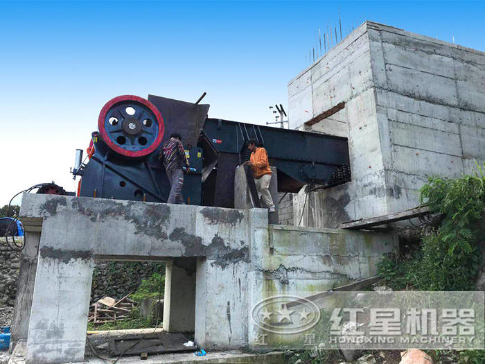 鄂式破碎機 鄂式破碎機