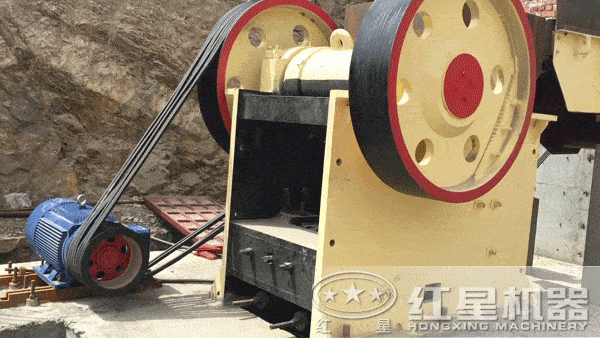 顎式破碎機運行時 顎式破碎機運行時