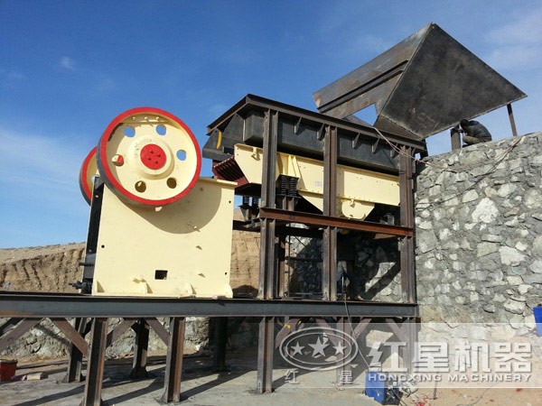 嗑石子機(jī)現(xiàn)場(chǎng)作業(yè)圖 嗑石子機(jī)現(xiàn)場(chǎng)作業(yè)圖