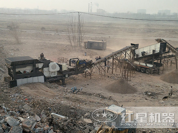 時產200噸車載流動砸石機現場圖