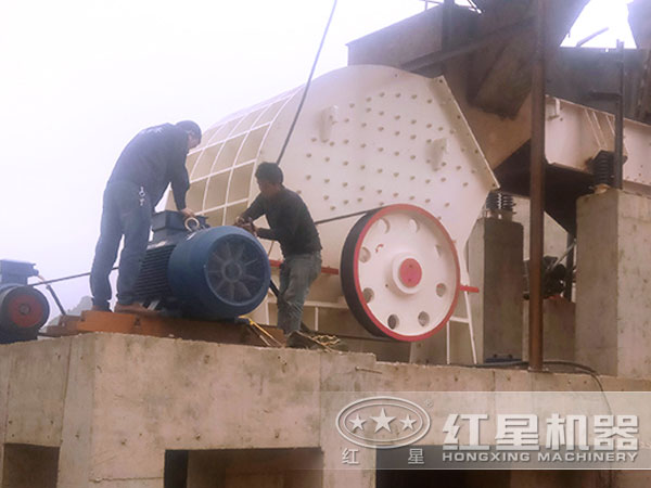 一臺1610重鍾破碎機現場圖 一臺1610重鍾破碎機現場圖