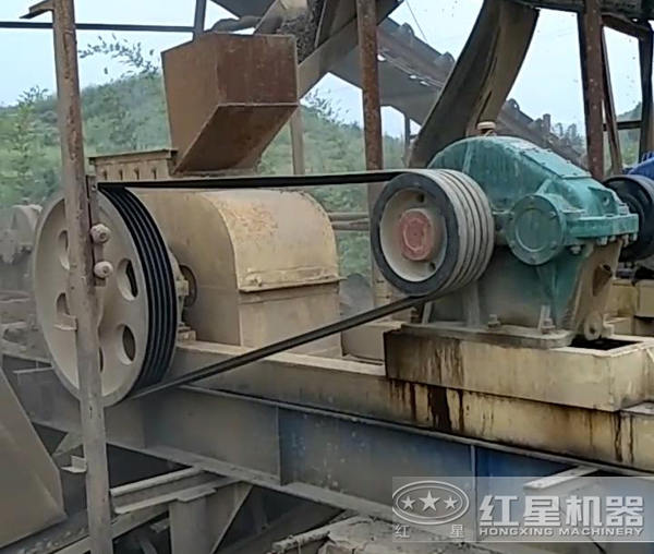 對(duì)輥式破碎機(jī)安裝試車