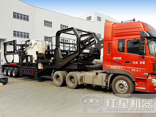 HX車載流動碎石機_嗑石機廠區(qū)發(fā)貨圖 HX車載流動碎石機_嗑石機廠區(qū)發(fā)貨圖