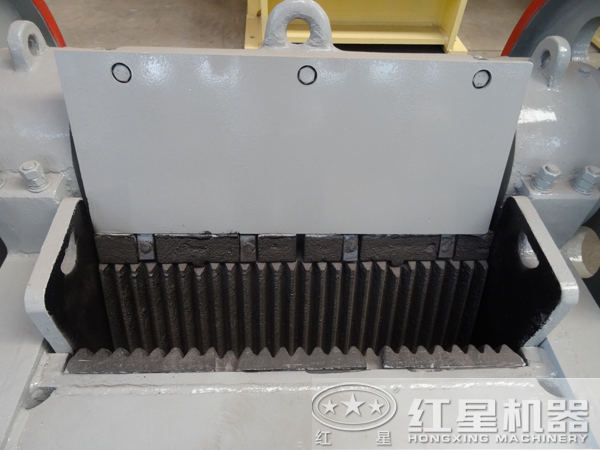 超細顎式破碎機進料口