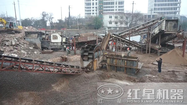 建筑垃圾破碎與洗選現場 建筑垃圾破碎與洗選現場