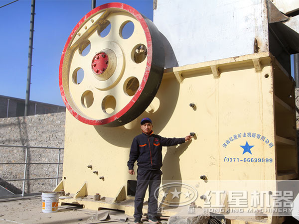 大型顎式破碎機(jī)