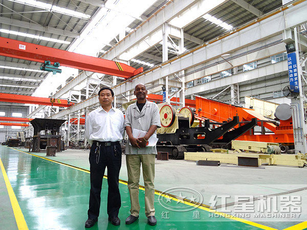 HX輪胎顎破移動破碎站廠區