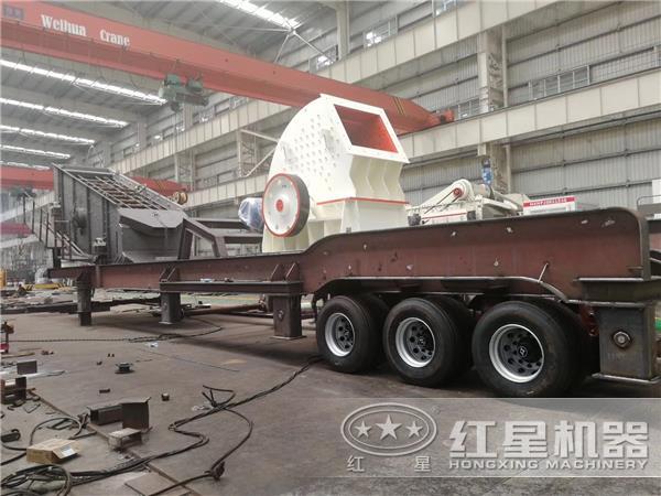 破碎篩分給料三合一移動破碎生產線正在組裝 破碎篩分給料三合一移動破碎生產線正在組裝