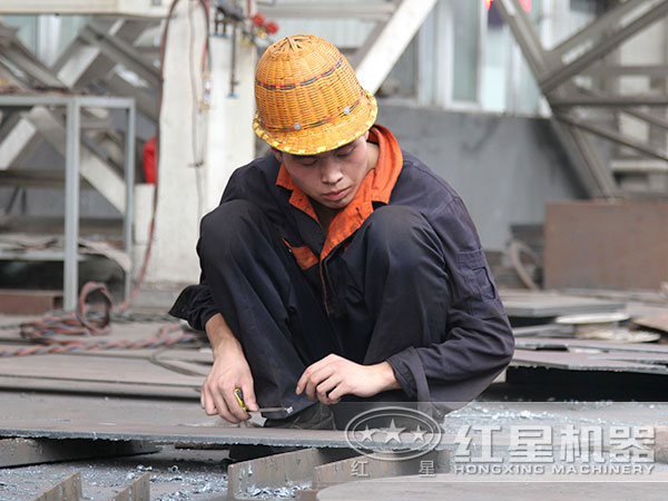 對輥式粉碎機_對滾式粉碎機生產現場 對輥式粉碎機_對滾式粉碎機生產現場