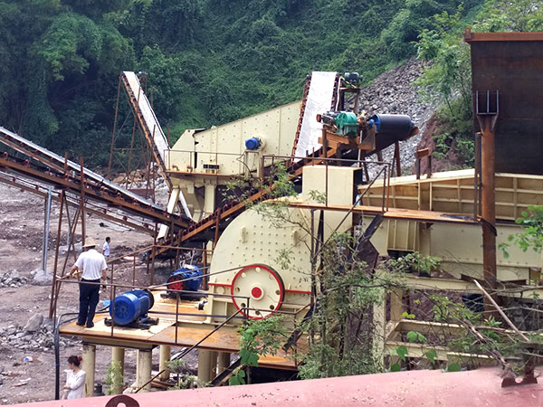 錘破現(xiàn)場作業(yè)圖