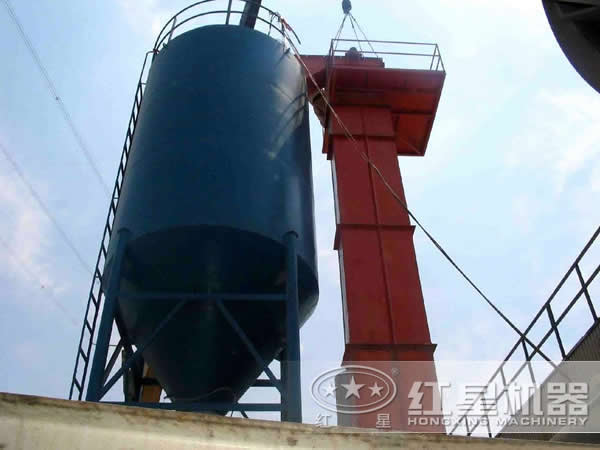 斗式提升機現(xiàn)場作業(yè) 斗式提升機現(xiàn)場作業(yè)