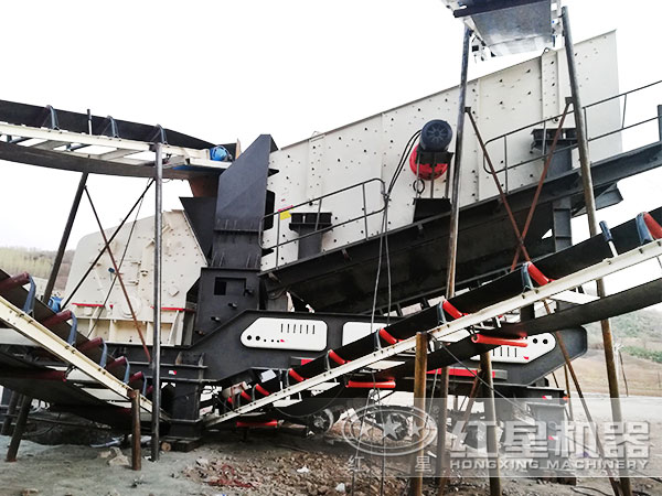 中型流動嗑石子機現場作業 中型流動嗑石子機現場作業