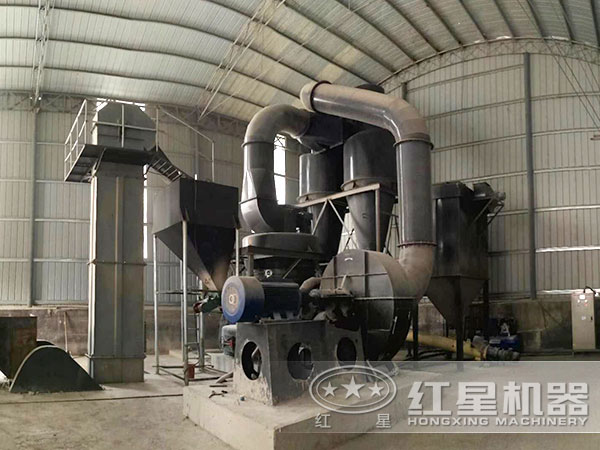 雷蒙磨粉機(jī)現(xiàn)場(chǎng)作業(yè)圖 雷蒙磨粉機(jī)現(xiàn)場(chǎng)作業(yè)圖