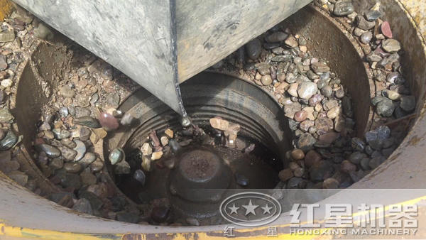 圓錐破碎機破碎河卵石 圓錐破碎機破碎河卵石