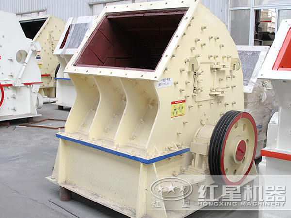 大型錘式破碎機(jī) 大型錘式破碎機(jī)