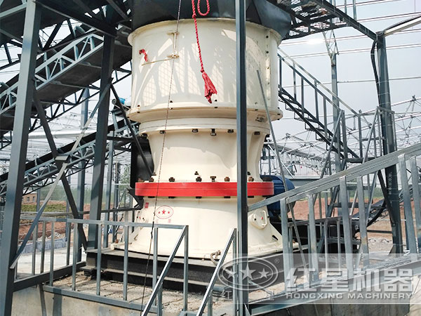 大型生產(chǎn)線中的單缸圓錐式破碎機 大型生產(chǎn)線中的單缸圓錐式破碎機