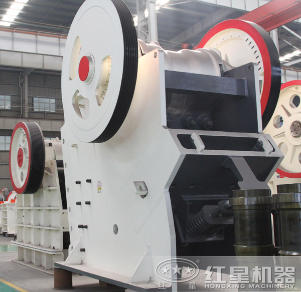 85tph歐版礦石破碎機廠區(qū) 85tph歐版礦石破碎機廠區(qū)