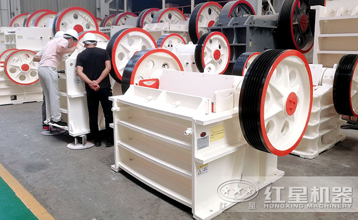 小型碎石機車間