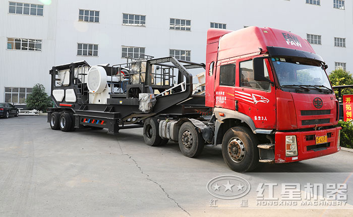 礦石移動(dòng)設(shè)備發(fā)貨現(xiàn)場(chǎng) 礦石移動(dòng)設(shè)備發(fā)貨現(xiàn)場(chǎng)