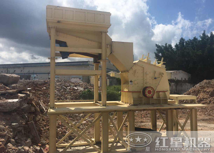 反擊破碎機破碎建筑廢渣現場 反擊破碎機破碎建筑廢渣現場