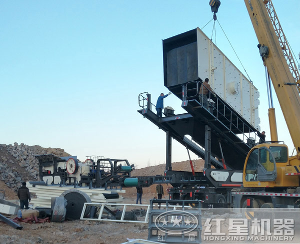 移動(dòng)煤矸石粉碎機(jī)設(shè)備現(xiàn)場作業(yè) 移動(dòng)煤矸石粉碎機(jī)設(shè)備現(xiàn)場作業(yè)
