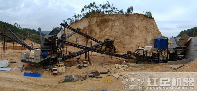 移動顎式破碎站和移動圓錐破碎站雙機協作工作現場
