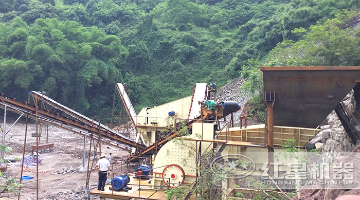 重錘式破碎機施工現(xiàn)場