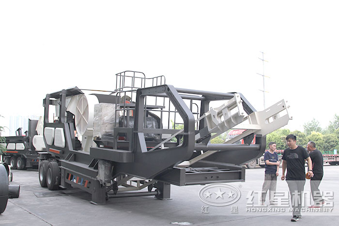 移動式粉碎機_移動式粉碎篩分車現貨供應