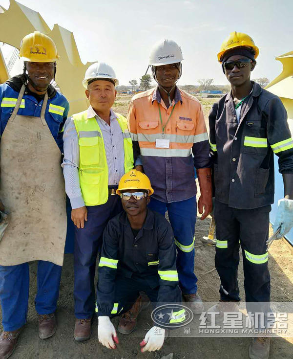 非州贊比亞客戶安裝洗砂機(jī)現(xiàn)場(chǎng) 非州贊比亞客戶安裝洗砂機(jī)現(xiàn)場(chǎng)