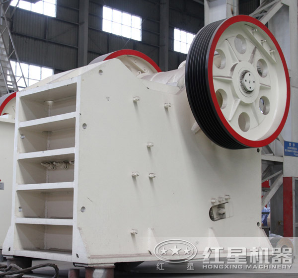 大型顎式破碎機(jī) 大型顎式破碎機(jī)