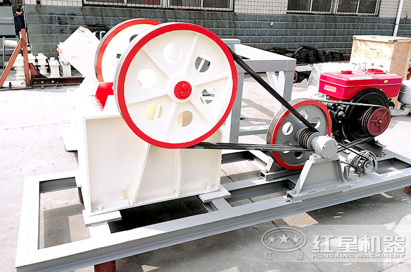 柴油式小型粉碎機(jī)