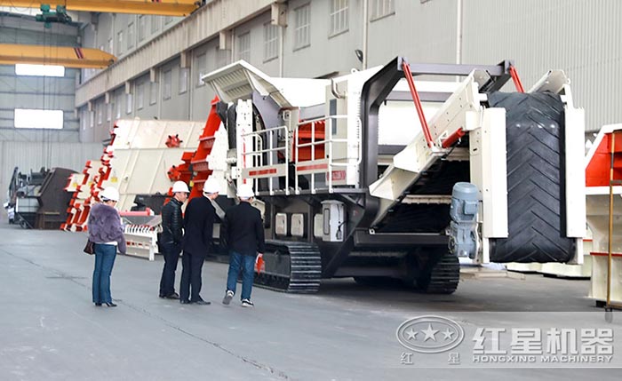 用戶到廠參觀紅星流動(dòng)碎石打沙機(jī)