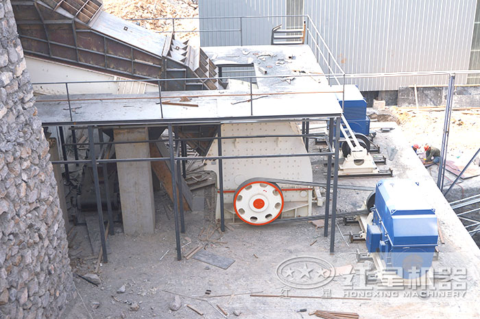 重錘式破碎機作業現場 重錘式破碎機作業現場