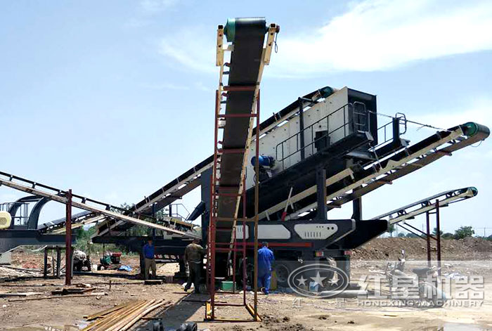 移動(dòng)石料生產(chǎn)線安裝中 移動(dòng)石料生產(chǎn)線安裝中