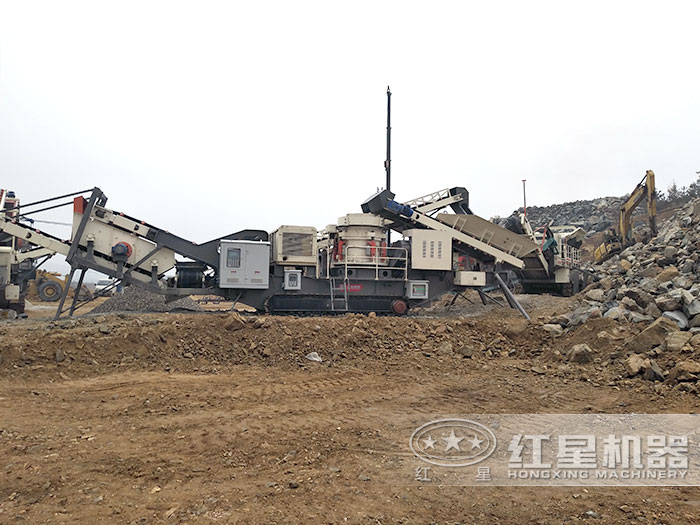 履帶圓錐破碎機作業(yè)現(xiàn)場