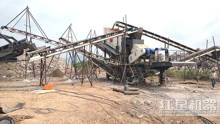 移動破碎機搭在重錘式破碎機