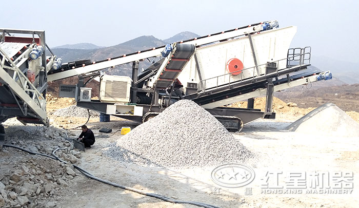 履帶移動破碎機施工現場