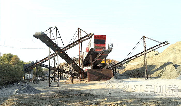 輪胎移動碎石機施工作業現場 輪胎移動碎石機施工作業現場