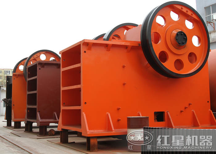 大型顎式破碎機(jī) 大型顎式破碎機(jī)