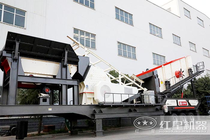 搭載重錘式破碎機(jī) 搭載重錘式破碎機(jī)