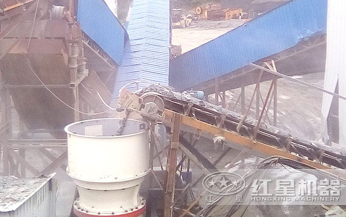 單缸圓錐破碎機加工石頭展示