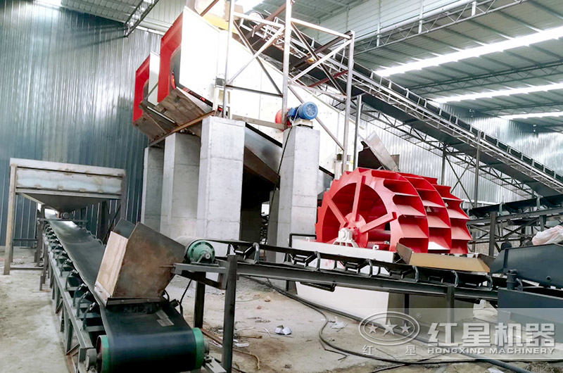 三輪斗洗砂機(jī)環(huán)保廠房作業(yè)現(xiàn)場