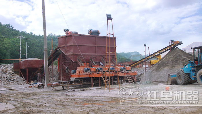 對輥制砂機作業現場 對輥制砂機作業現場
