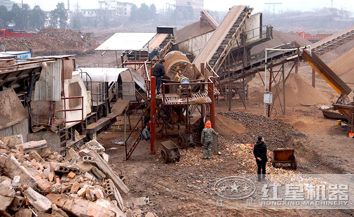 建筑垃圾粉碎現(xiàn)場(chǎng) 建筑垃圾粉碎現(xiàn)場(chǎng)